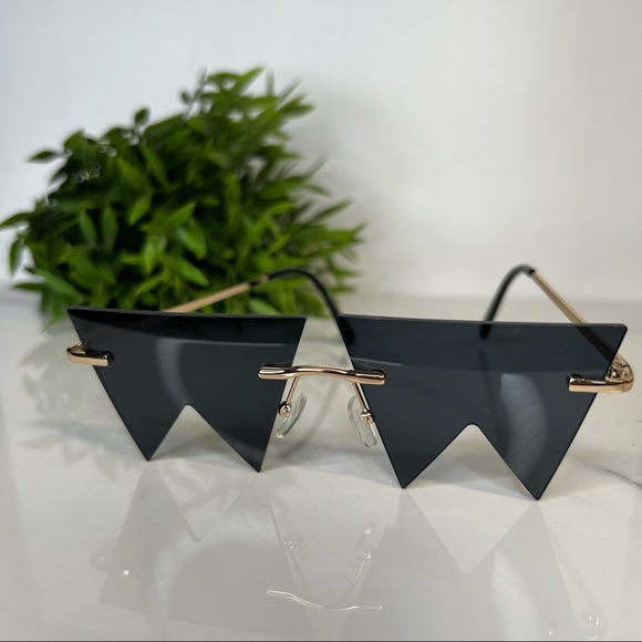 Fashion Sunglasses Black Pointy - Picture 2 of 3